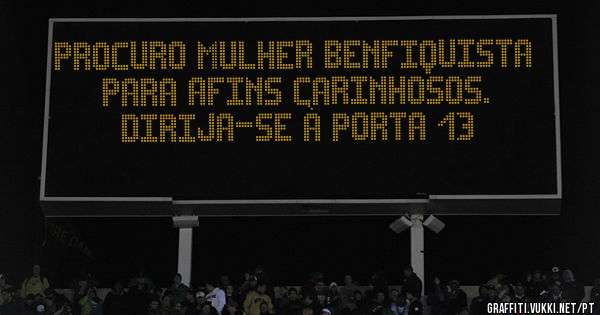 Procuro mulher Benfiquista para afins carinhosos.
Dirija-se à porta 13  
