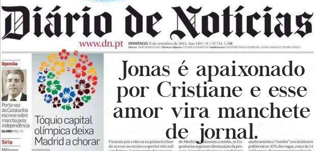 Jonas é apaixonado por Cristiane e esse amor vira manchete de jornal. 