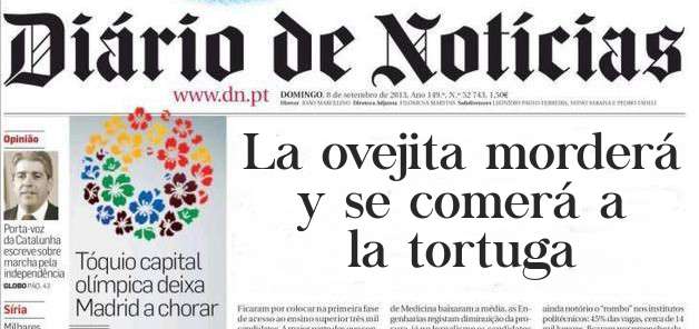 La ovejita morderá y se comerá a la tortuga