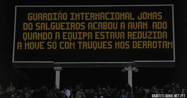 Guardião internacional JONAS do SALGUEIROS acabou a avançado
 quando a equipa estava reduzida a nove Só com truques nos derrotam