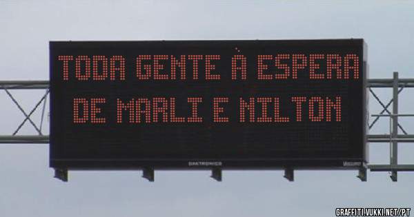 Toda gente à espera de Marli e Nilton