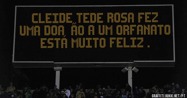 Cleide Tede Rosa fez uma doação a um orfanato está muito feliz .
