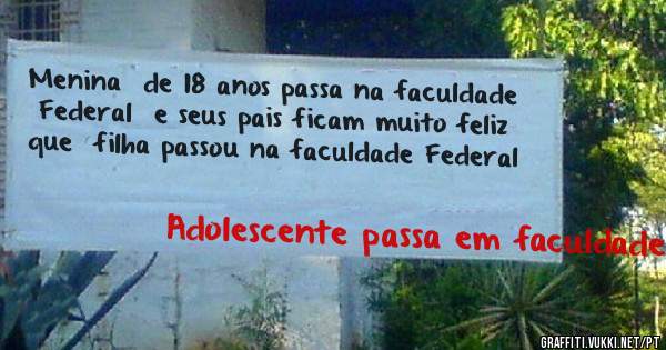 Menina  de 18 anos passa na faculdade Federal  e seus pais ficam muito feliz que  filha passou na faculdade Federal 