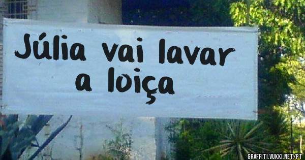 Júlia vai lavar a loiça 