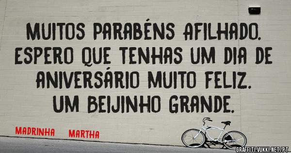 Muitos Parabéns Afilhado.  Espero que tenhas um dia de aniversário muito feliz. 
 Um Beijinho Grande.
