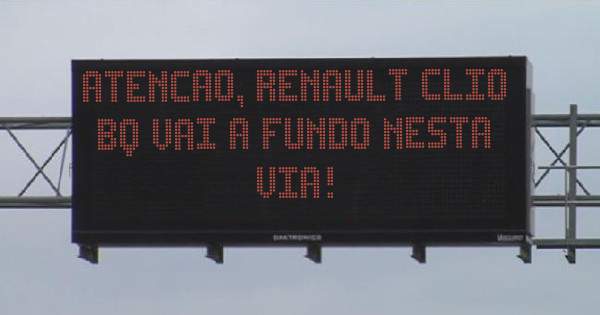 Atencao, Renault Clio BQ vai a fundo nesta via! 