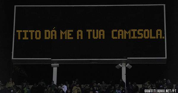 Tito dá me a tua  camisola. 