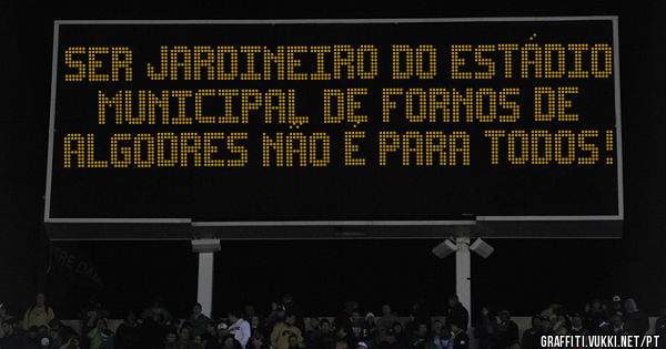 Ser jardineiro do Estádio Municipal de Fornos de Algodres não é para todos! 