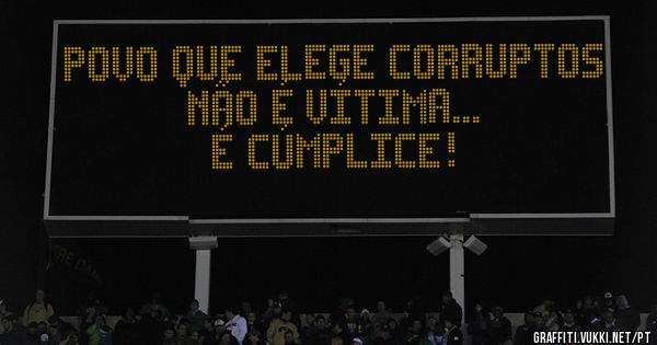 Povo que elege corruptos não é vítima...
É cúmplice!