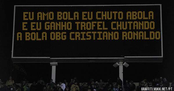 eu amo bola eu chuto abola e eu ganho trofel chutando a bola obg Cristiano Ronaldo

