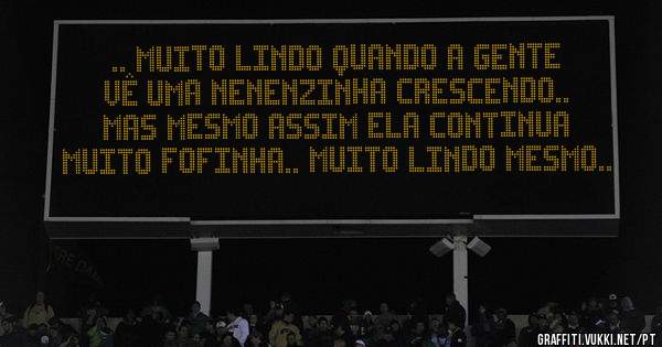 .. muito lindo quando a gente vê uma nenenzinha crescendo.. mas mesmo assim ela continua muito fofinha.. muito lindo mesmo..