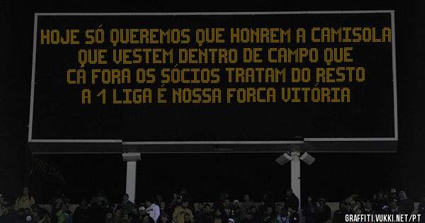 HOJE SÓ QUEREMOS QUE HONREM A CAMISOLA QUE VESTEM DENTRO DE CAMPO QUE CÁ FORA OS SÓCIOS TRATAM DO RESTO  A 1ªLIGA É NOSSA FORCA VITÓRIA